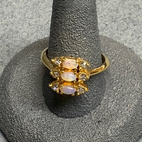 Avon Ring Size 8 Gold Triple Opal Iridescent Rhinestone Vintage Retro Bling Glam - Picture 2 of 5